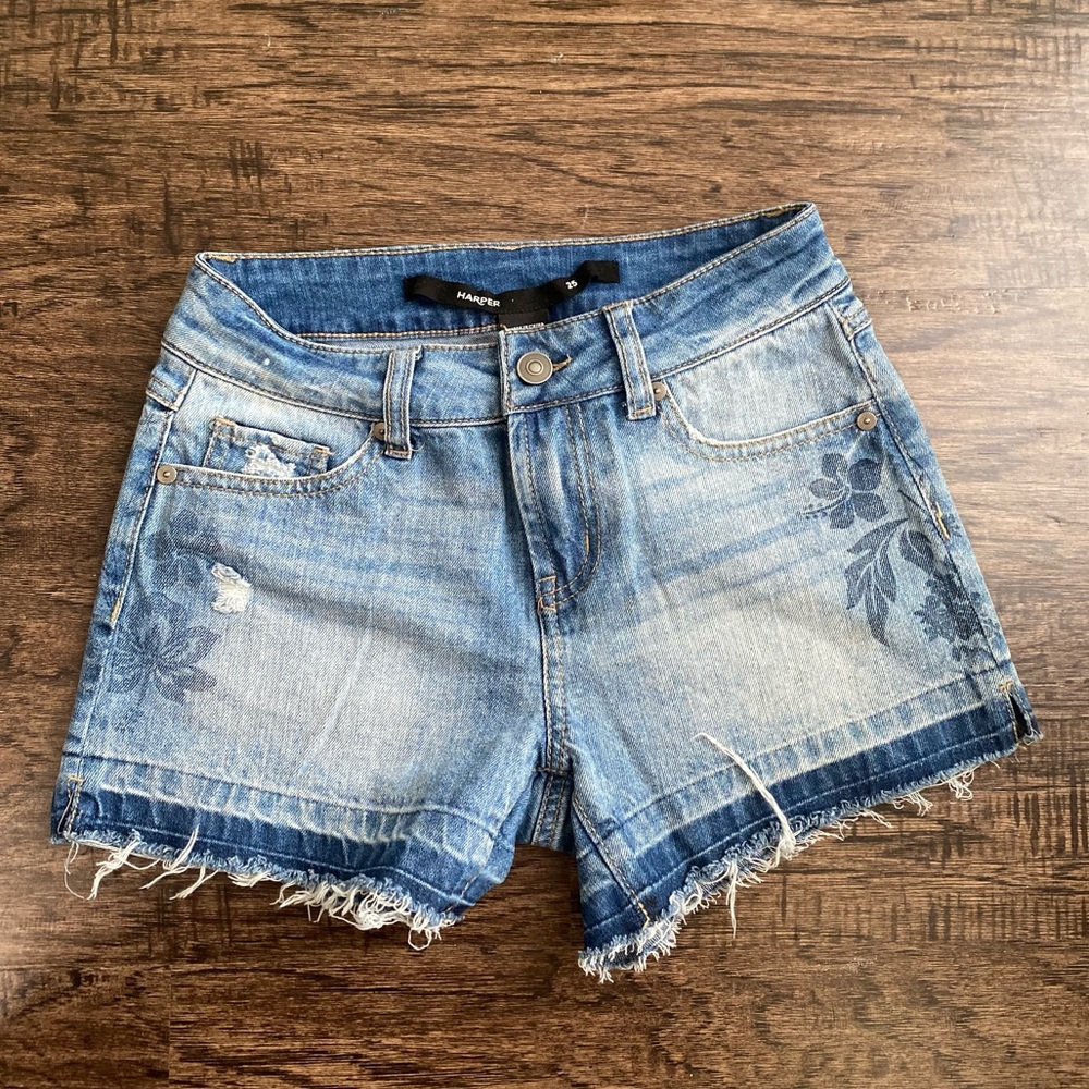 Flower detail jean shorts